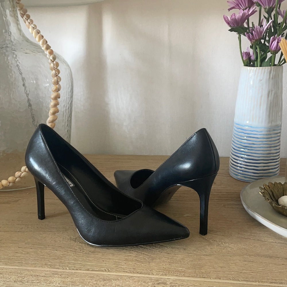 charles david black leather heels